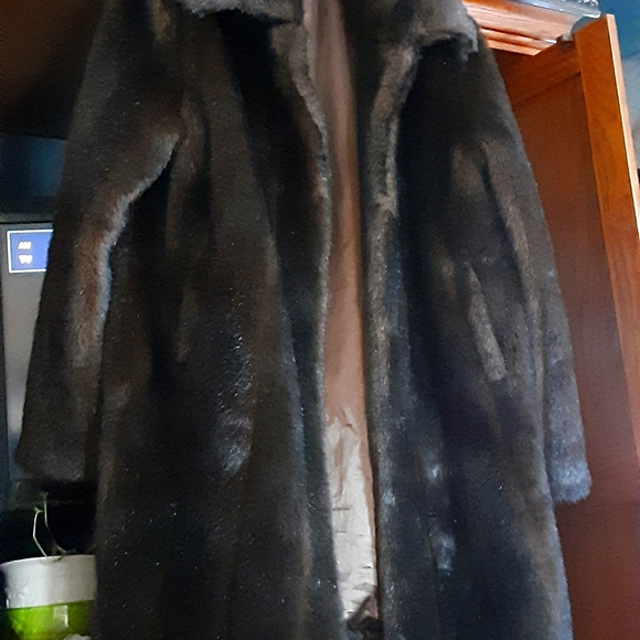 Fur Coat - Picture 1 of 3